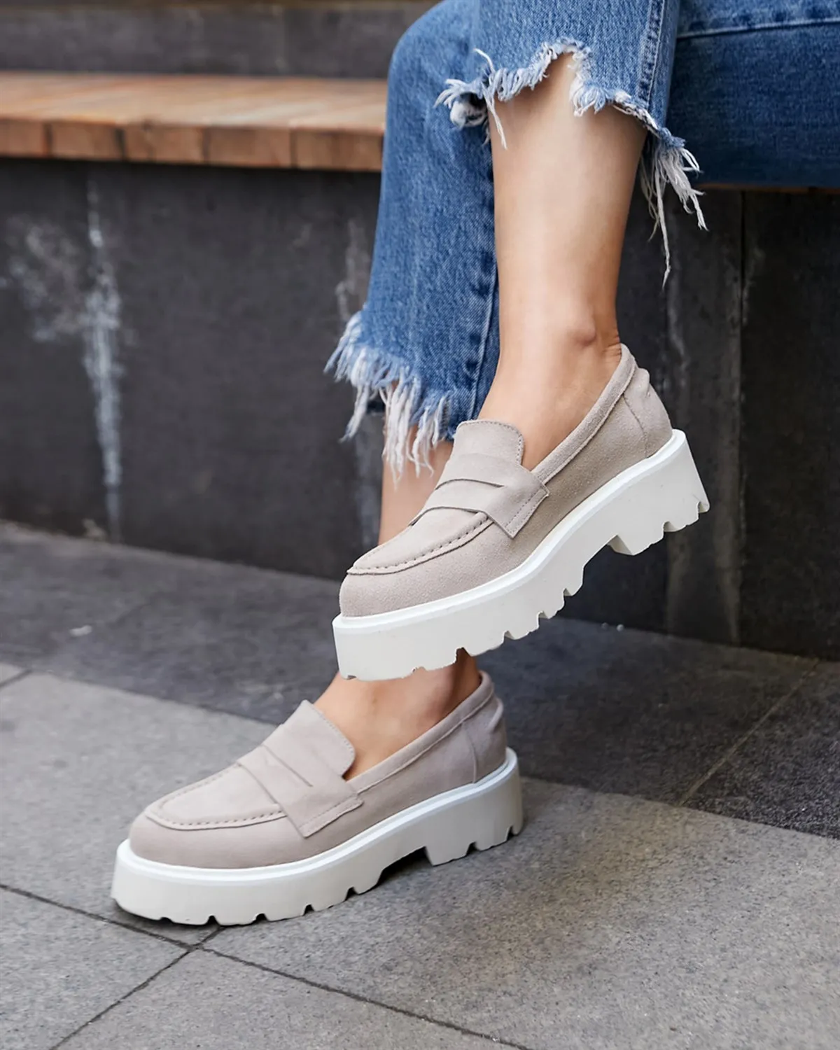 Женские замшевые лоферы из натуральной воловьей кожи на платформе с круглым