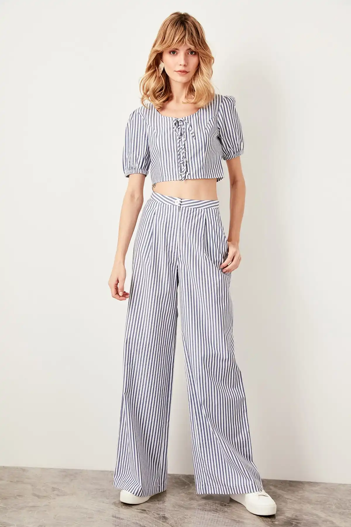 Trendyol брюки в полоску цвета индиго TWOSS19XB0148 | Женская одежда