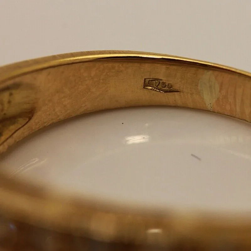 

OLD VINTAGE 18K GOLD SAPPHIRE AND DIAMOND DECORATED PRETTY RING