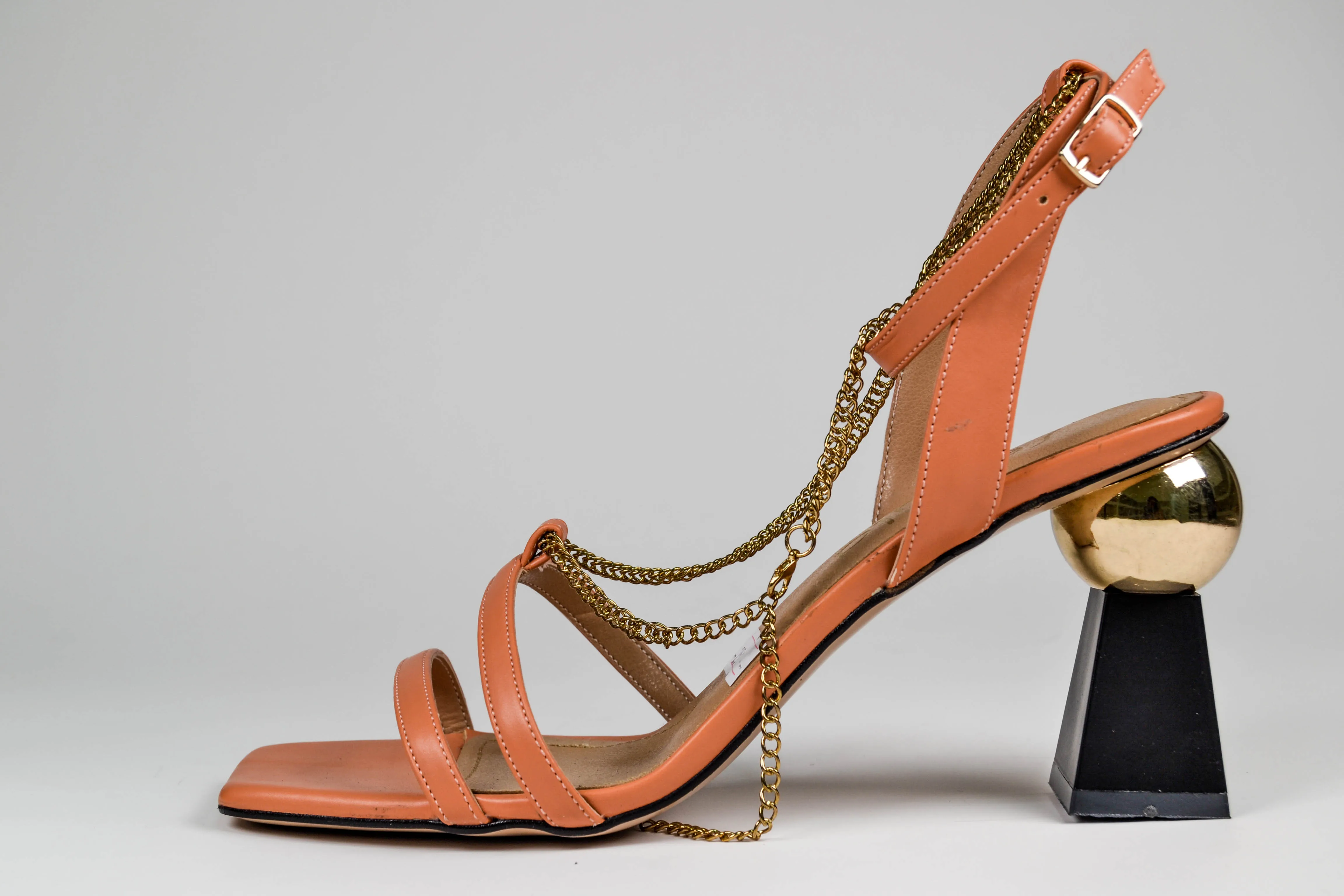 

Ankle strap and stainless chain pvc galvanized heel 7 cm comfortable sole chic and beautiful