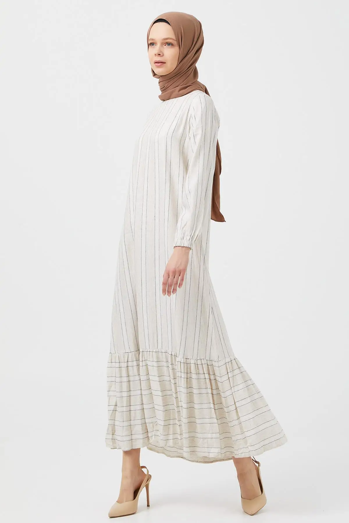 

Ramadan Eid Mubarak 2022 New Modest Active Clothing Line Detailed Cream Dress New Fashion Hijab Belt Pleated Skirt Clothing Hija