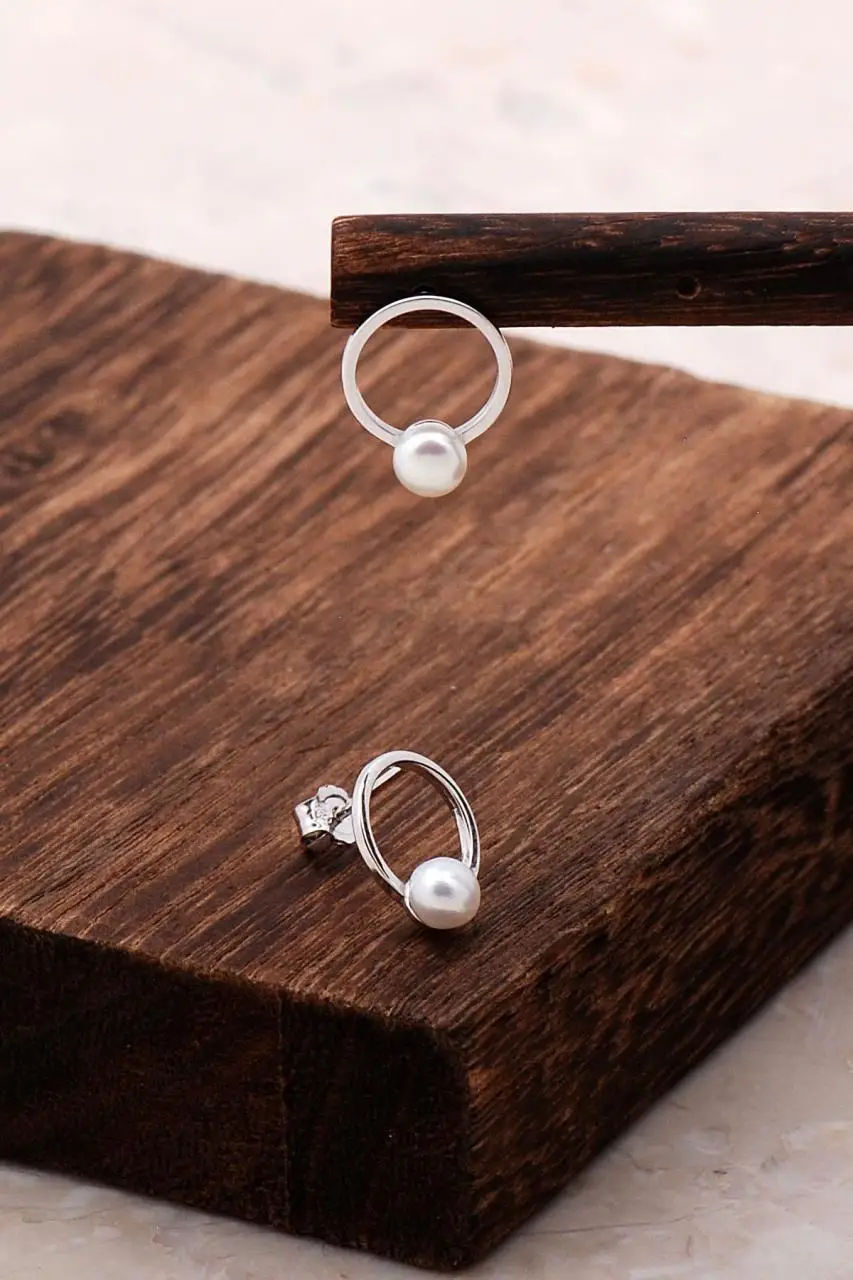 

Серьги-кольца из серебра 4847 пробы с жемчугом