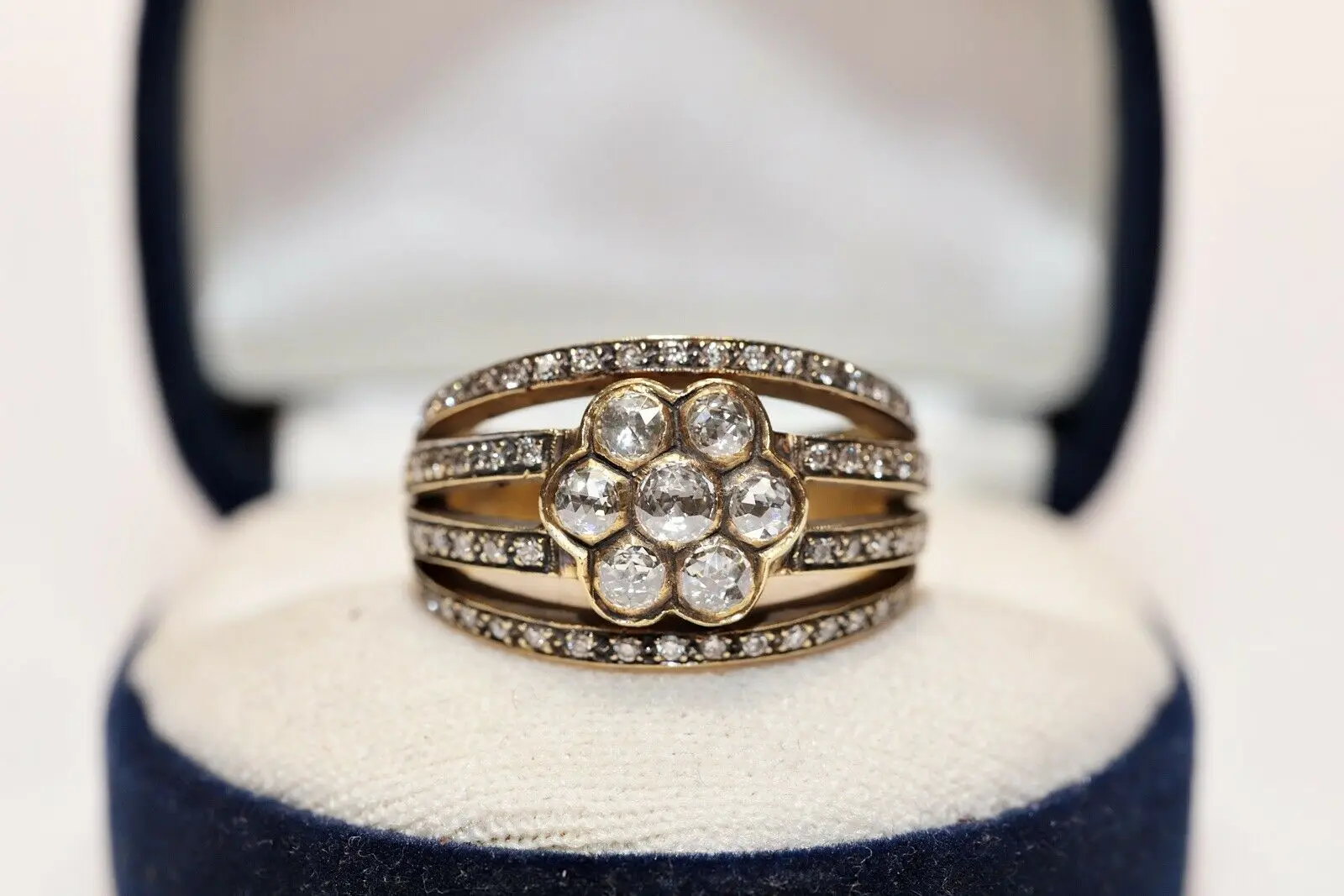 

OLD VINTAGE 14K GOLD NATURAL ROSE CUT DIAMOND AND DIAMOND DECORATED RING