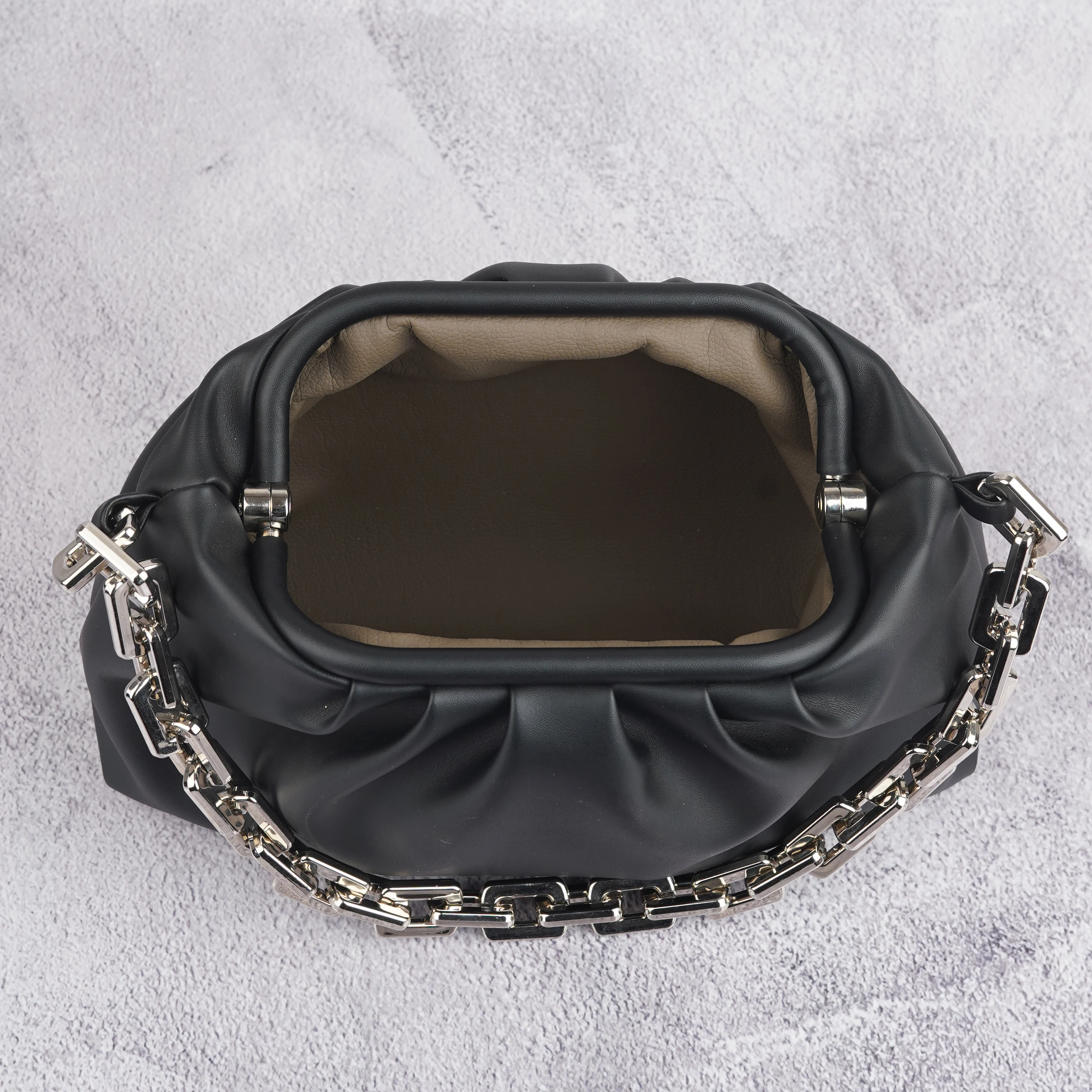 

Fashion bag chain handle bag medium size bag quality material faux leather