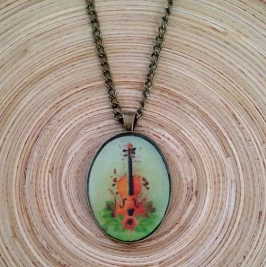 

Violin in Garden, Necklace, 30x40mm, Brass Plated