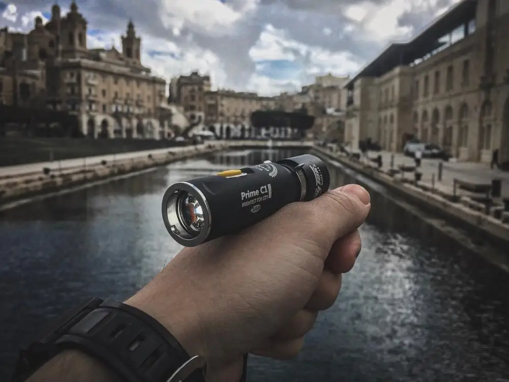 Светодиодный Фонарь Armytek Prime C2 XP-L 1050 LED Lumens + Магнитная зарядка 18350 Li-Ion аккумулятор