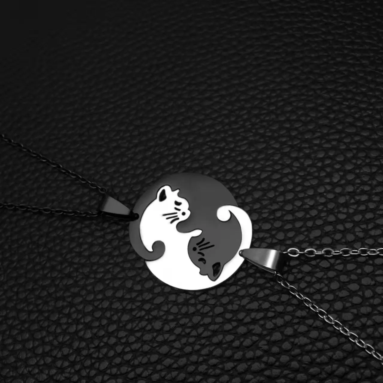 

2Pcs/Set Couple lovely Matching Puzzle Yin Yang Cat Stainless Steel Necklace Personality Couples Pendant For Her And Him Gifts