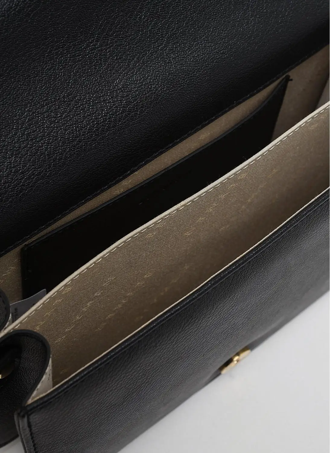 

Classy, Fabulous, Beautiful, Luxury, High class, Leather, Business,Christmas Gift, Bags, Fashion, Amazing, Limited Edition.
