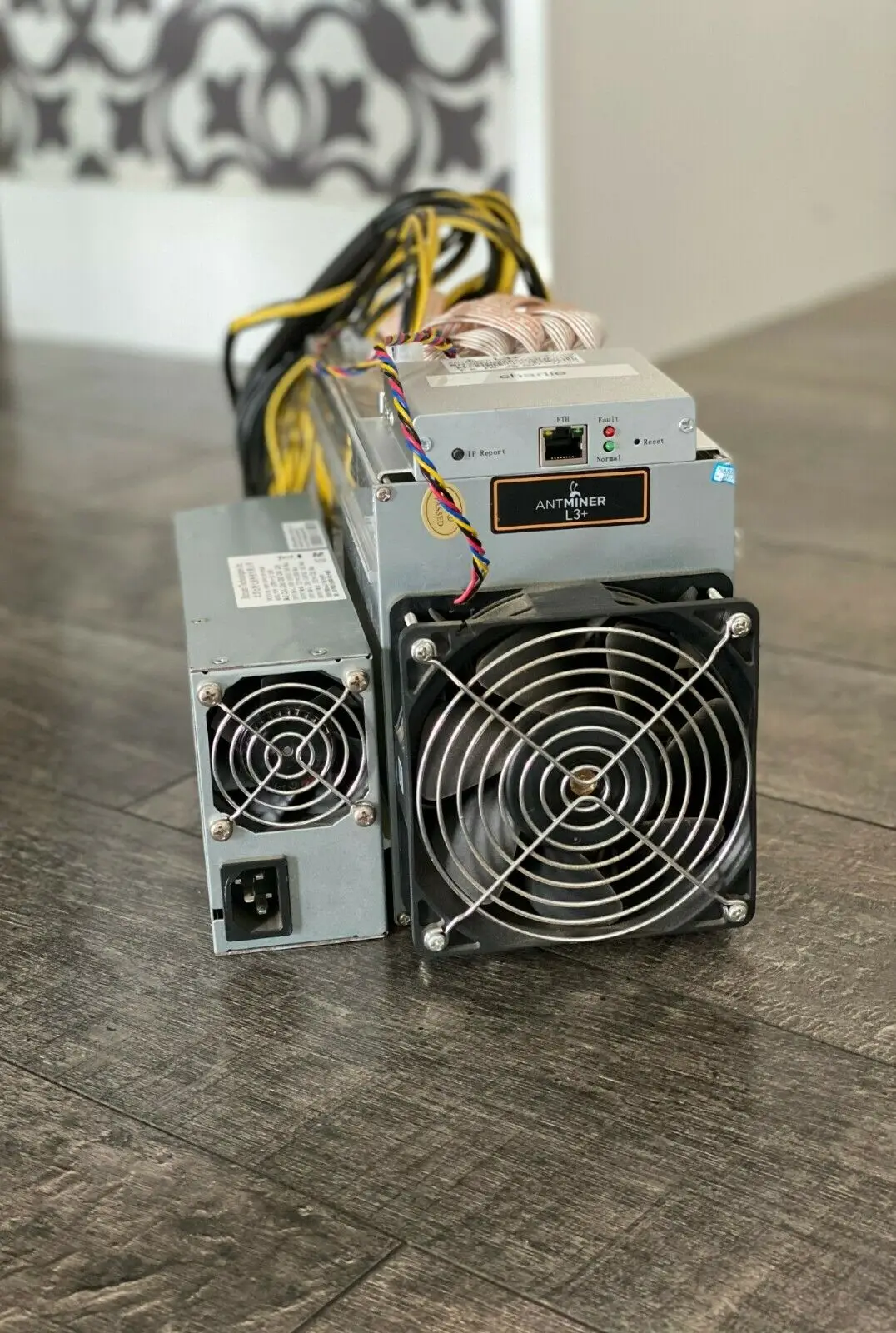 Асик Bitmain Antminer L3 плюс L3+ 504Mh в комплекте с новым блоком питания 4-го поколения APW7 |