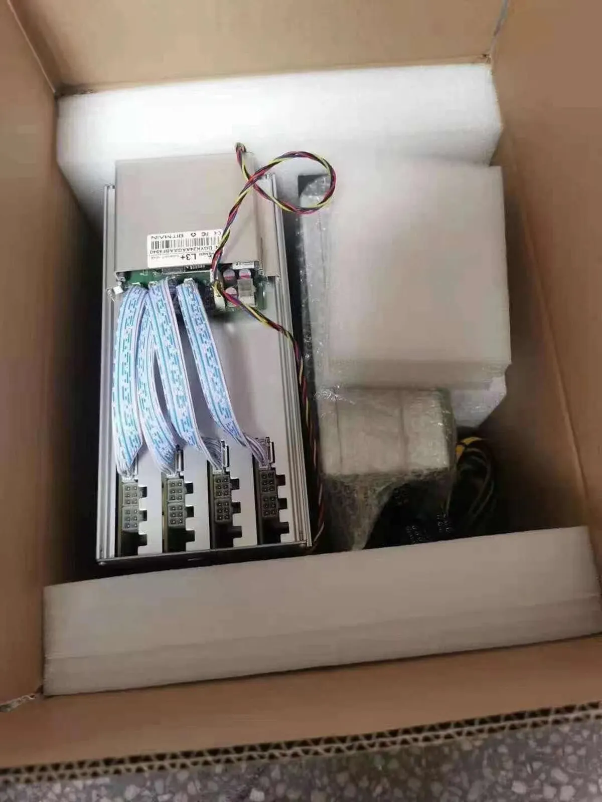 Асик Bitmain Antminer L3 плюс L3+ 504Mh в комплекте с новым блоком питания 4-го поколения APW7 |