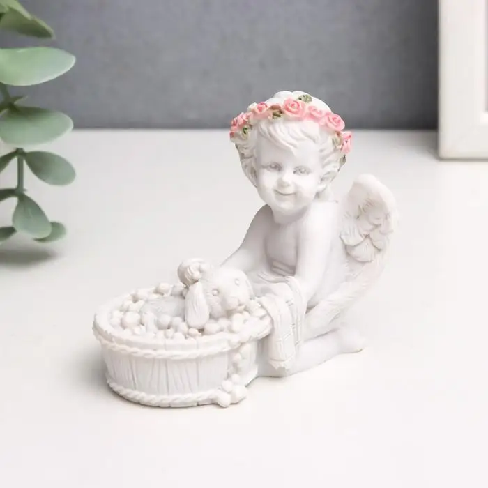 Сувенир полистоун &quotБелоснежный ангел в розовом венке купает щенка&quot 7х7х4 2 см -