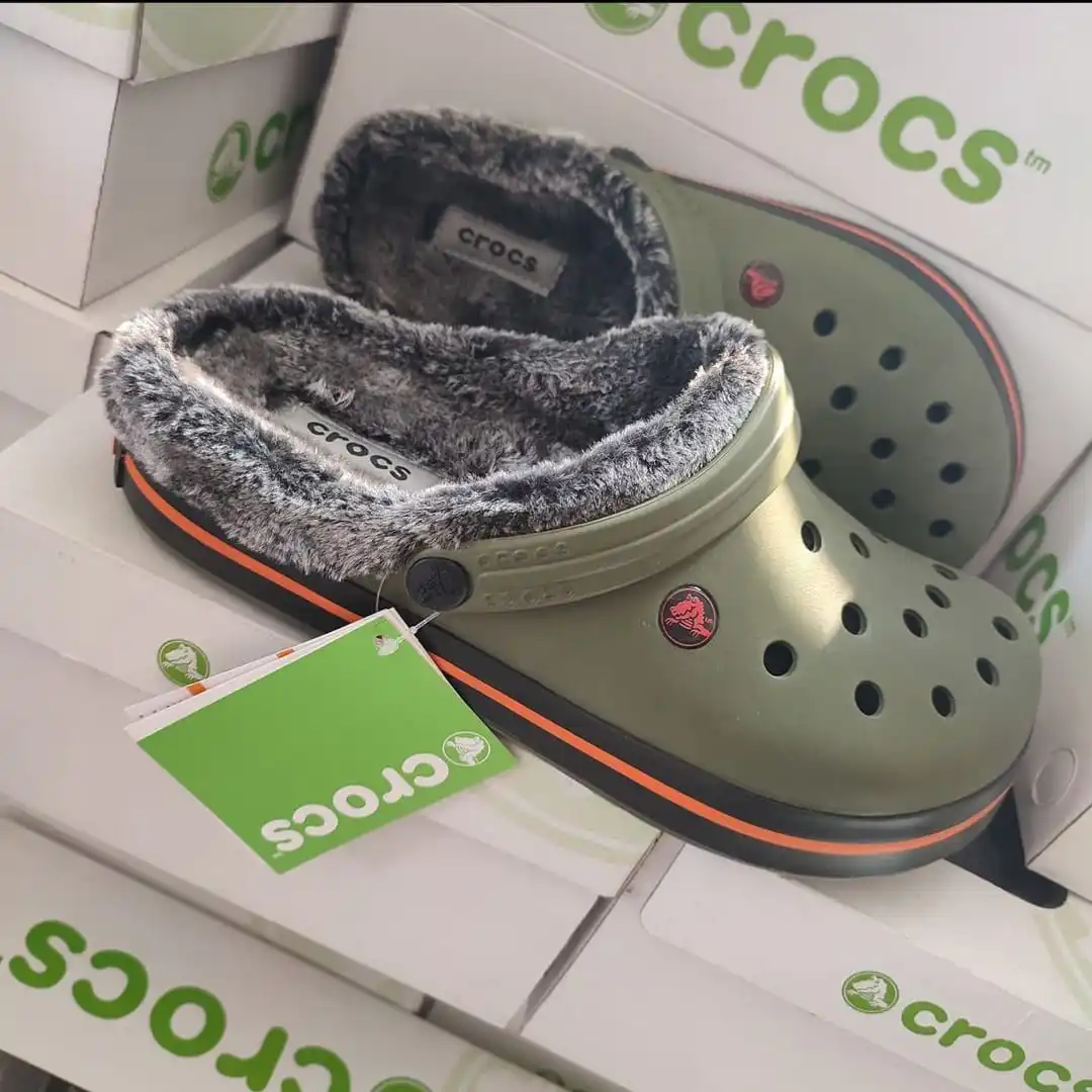 

Тапочки crocs 2021 первого качества, шерстяная подошва унисекс, пушистые удобные мягкие перфорированные тапочки для использования внутри и вне ...