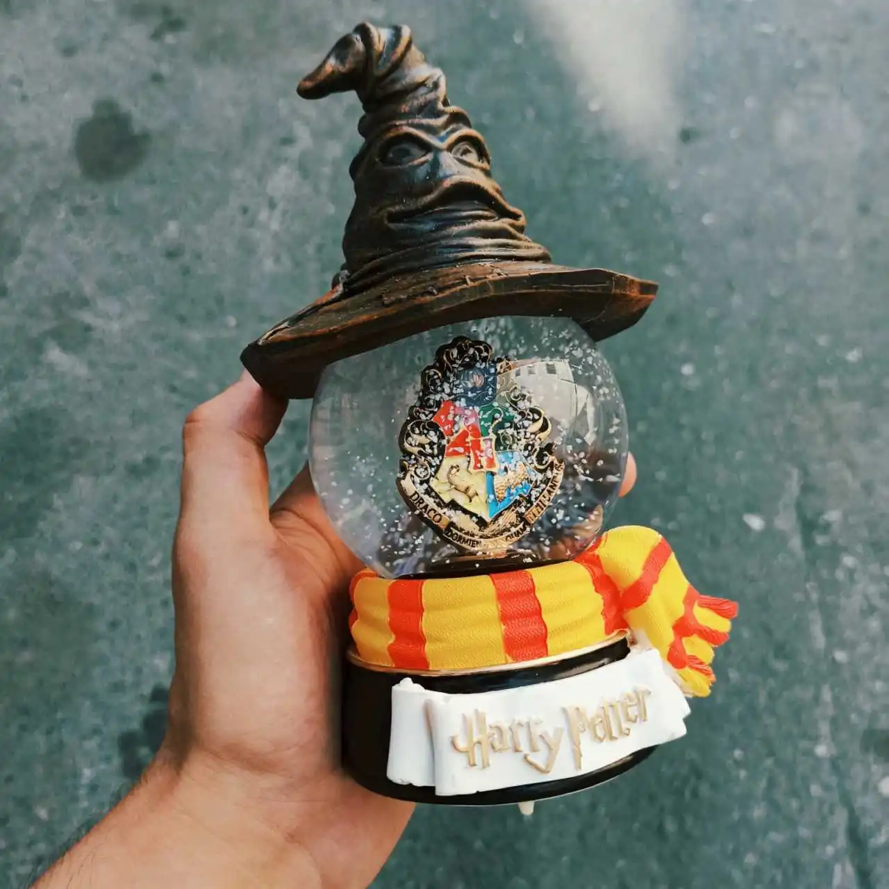 

HP Seçmen Şapka Hogwarts Işıklı Müzikli Büyük Kar Küresi