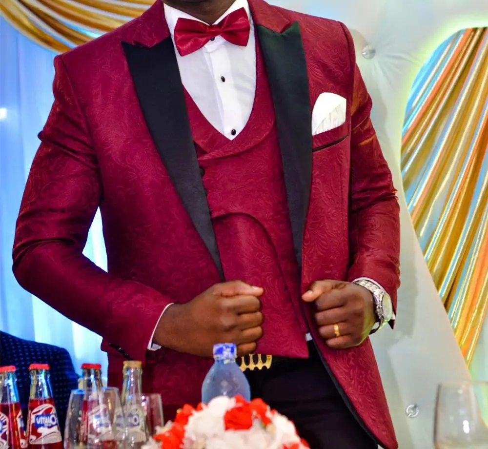 

Новейшие дизайнерские костюмы для мужчин 2022 официальная одежда для жениха бордовый жаккардовый Костюм приталенный мужской смокинг Свадеб...