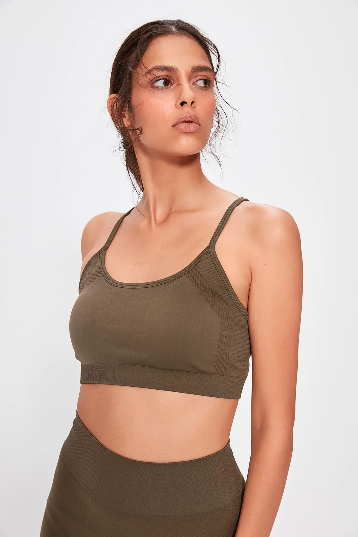 Trendyol хаки бесшовный спортивный топ TWOAW20SS0004