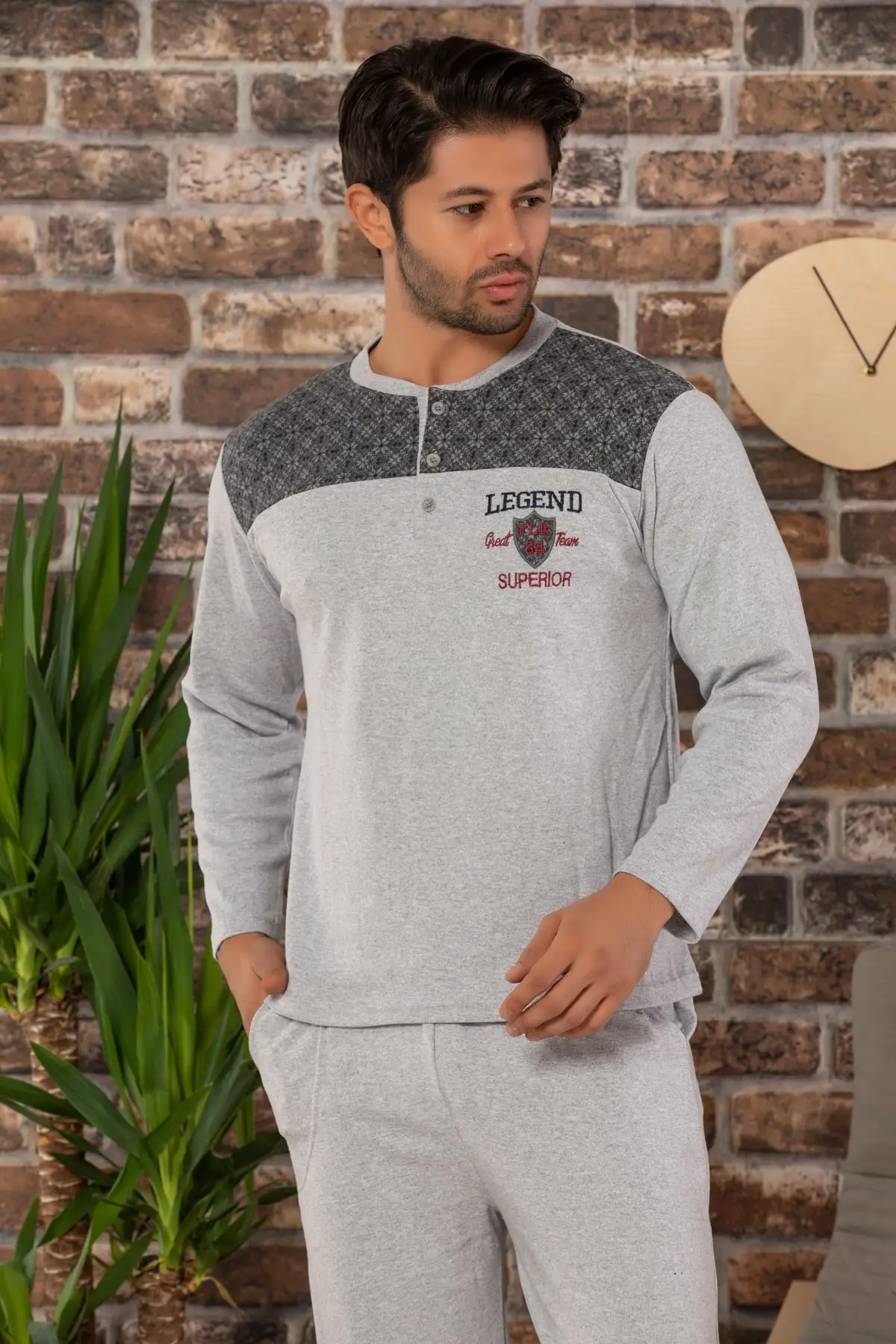 Мужской серый хлопковый Пижамный костюм с длинными рукавами и рисунком клубники