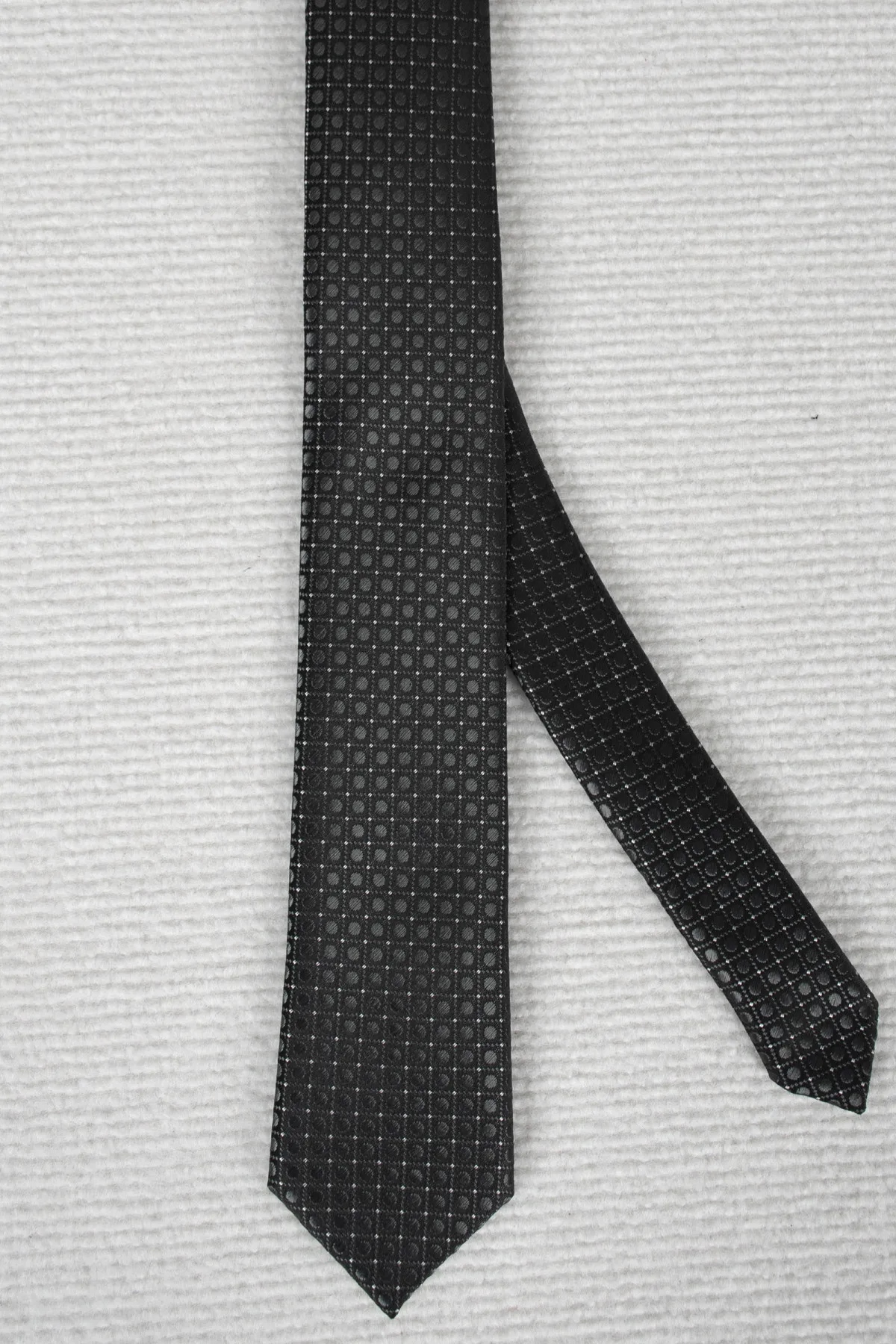 

DeepSEA Polka Dot Pattern Mendilli Tie 2001937