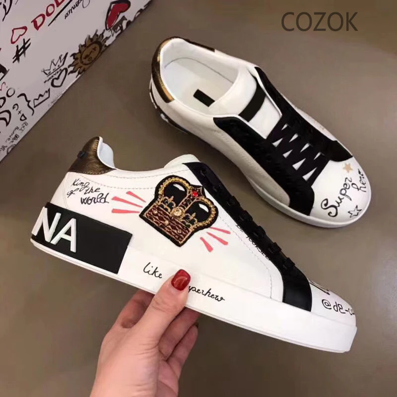 

Mens Breathable Low-top Sports Casual Sneakers Luxury Designer Couple Lace-up Graffiti Leather Lightweight Womens Tennis Shoes