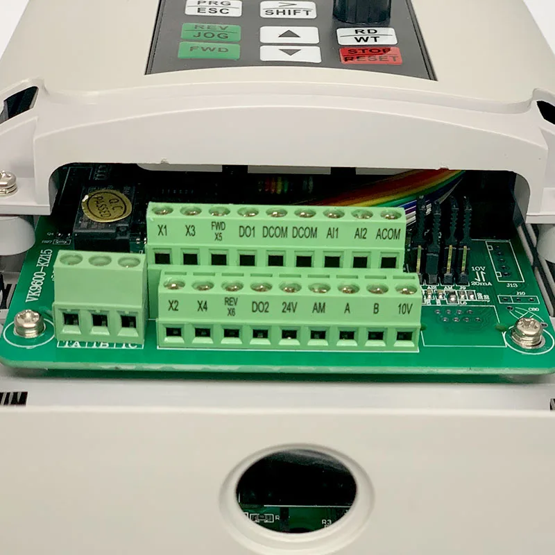 2.2KW 5A частотно-регулируемым приводом однофазный вход 220v и 3 фазы Выход 380V