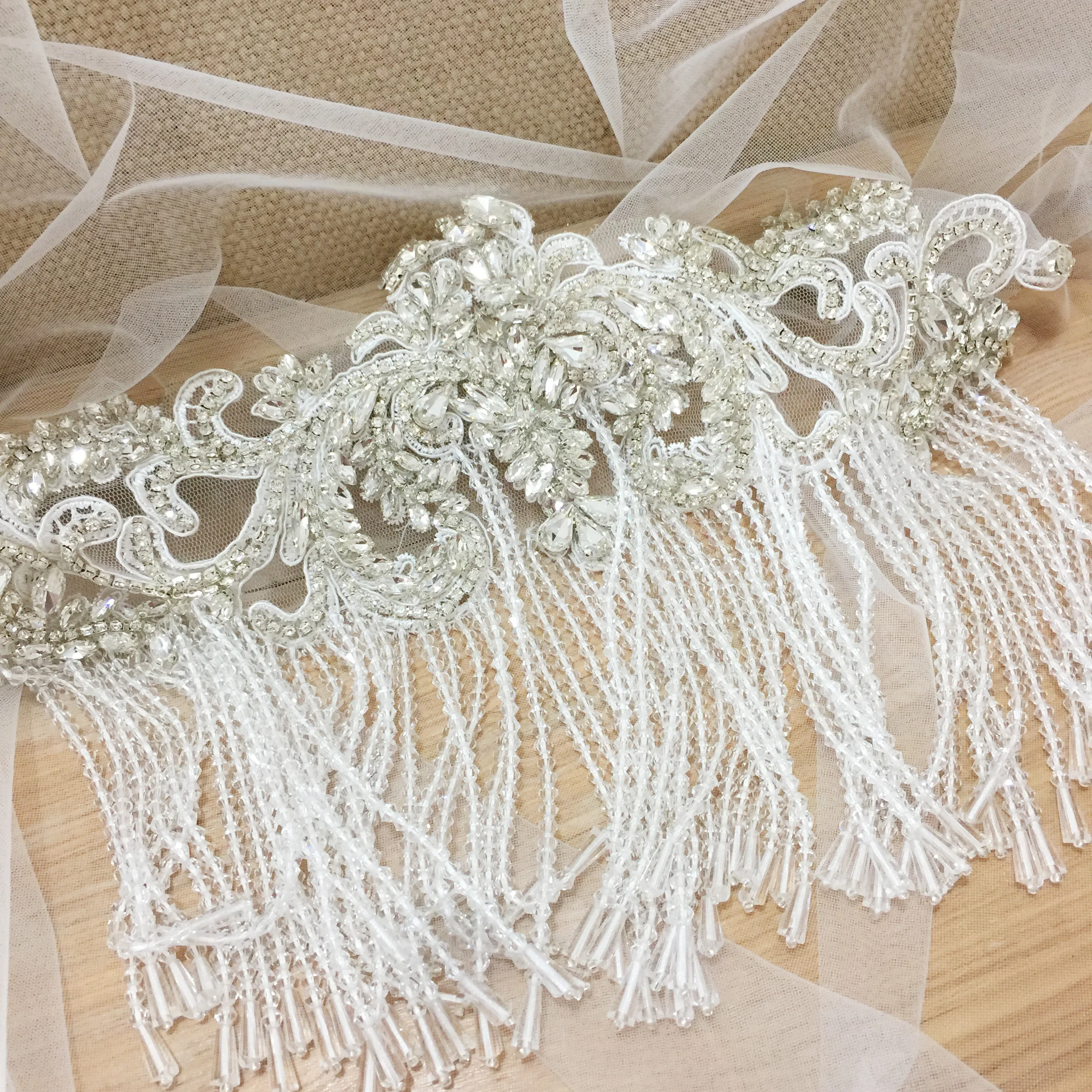 Аппликация с кристаллами ручной работы бусинами для свадебного браслета накидки