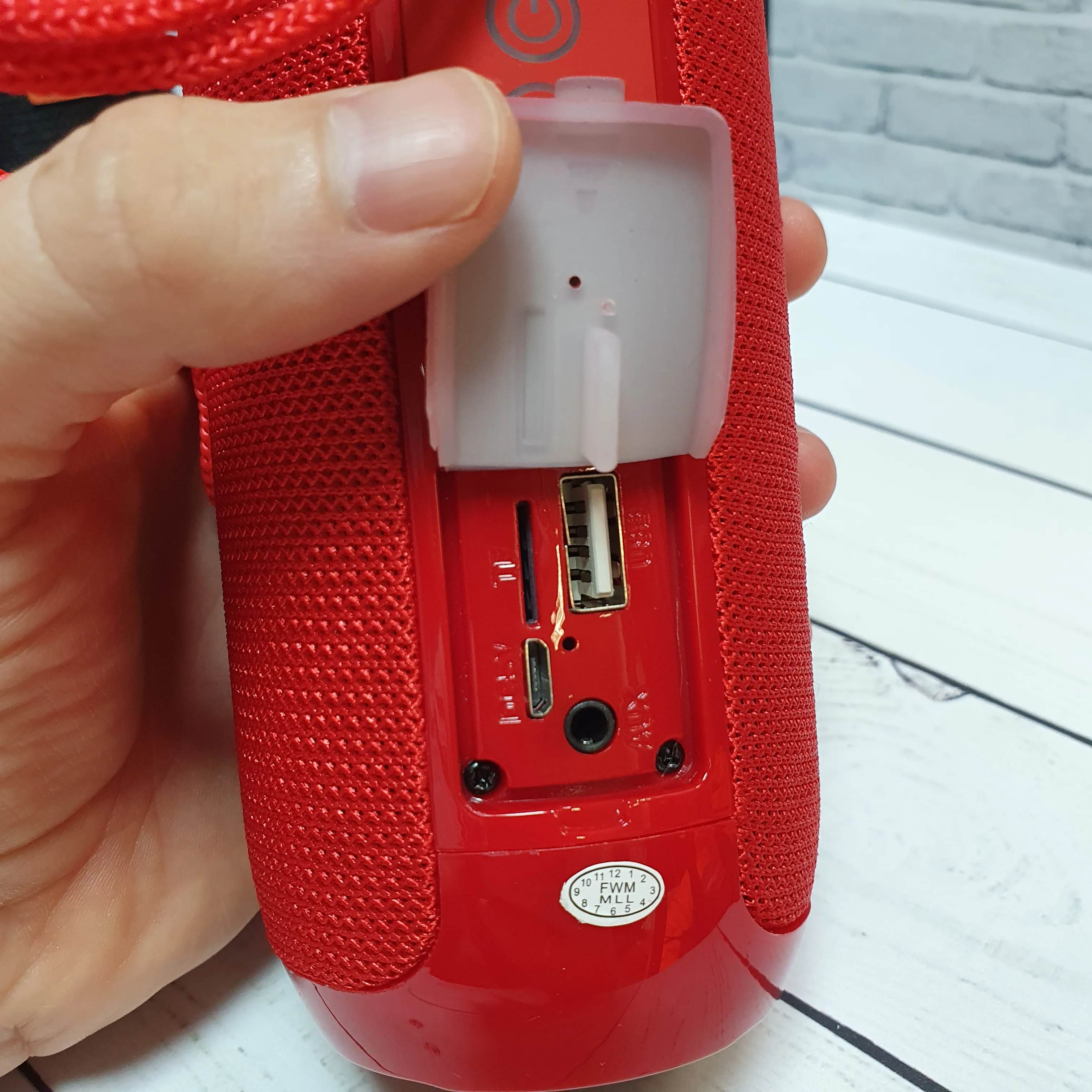 Портативная беспроводная колонка TG117 объемное звучание bluetooth aux fm-радио |