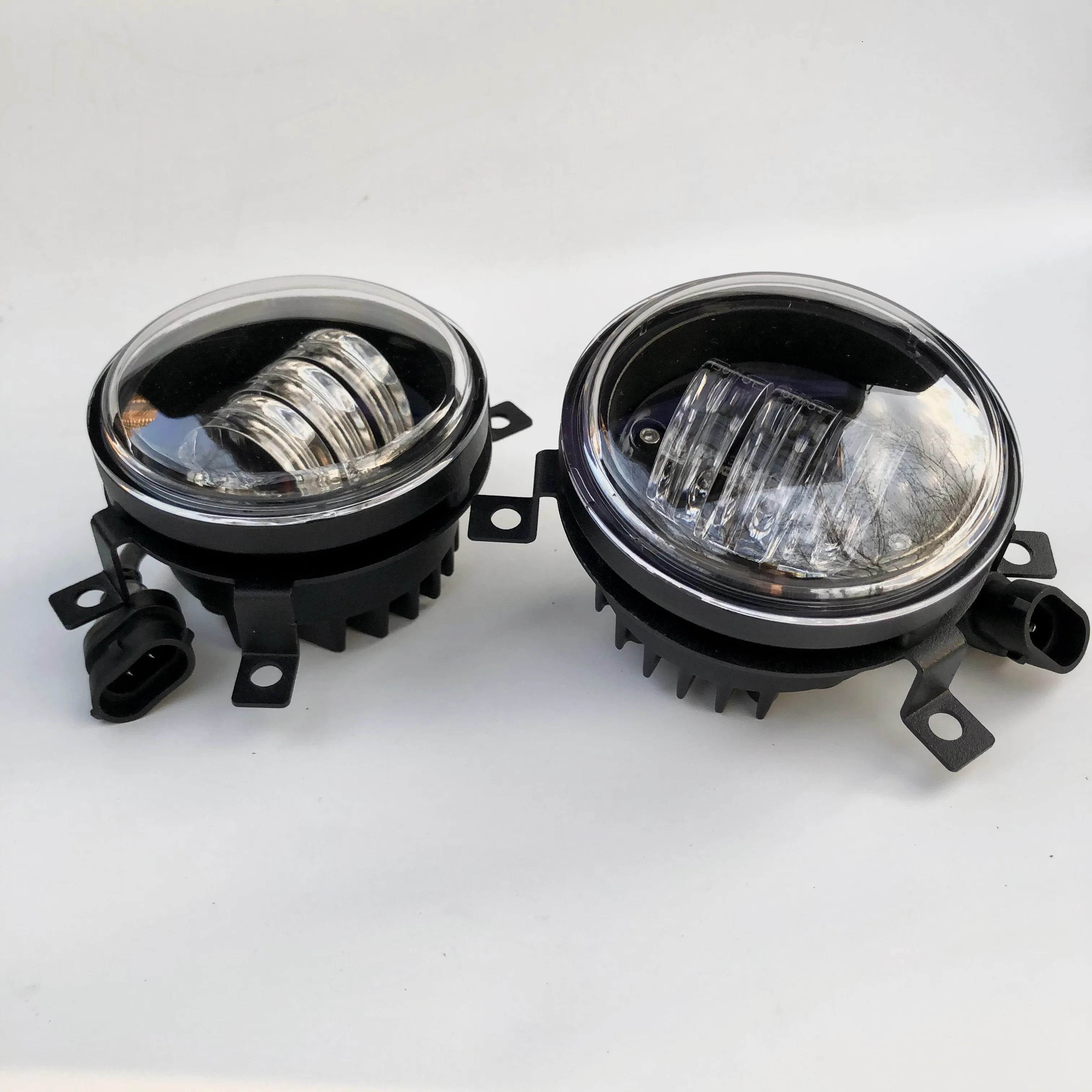 Светодиодные противотуманные фары Lada Vesta Renault Logan Ford Focus Peugeot Citroen Mitsubishi Daewoo Nexia Matiz |