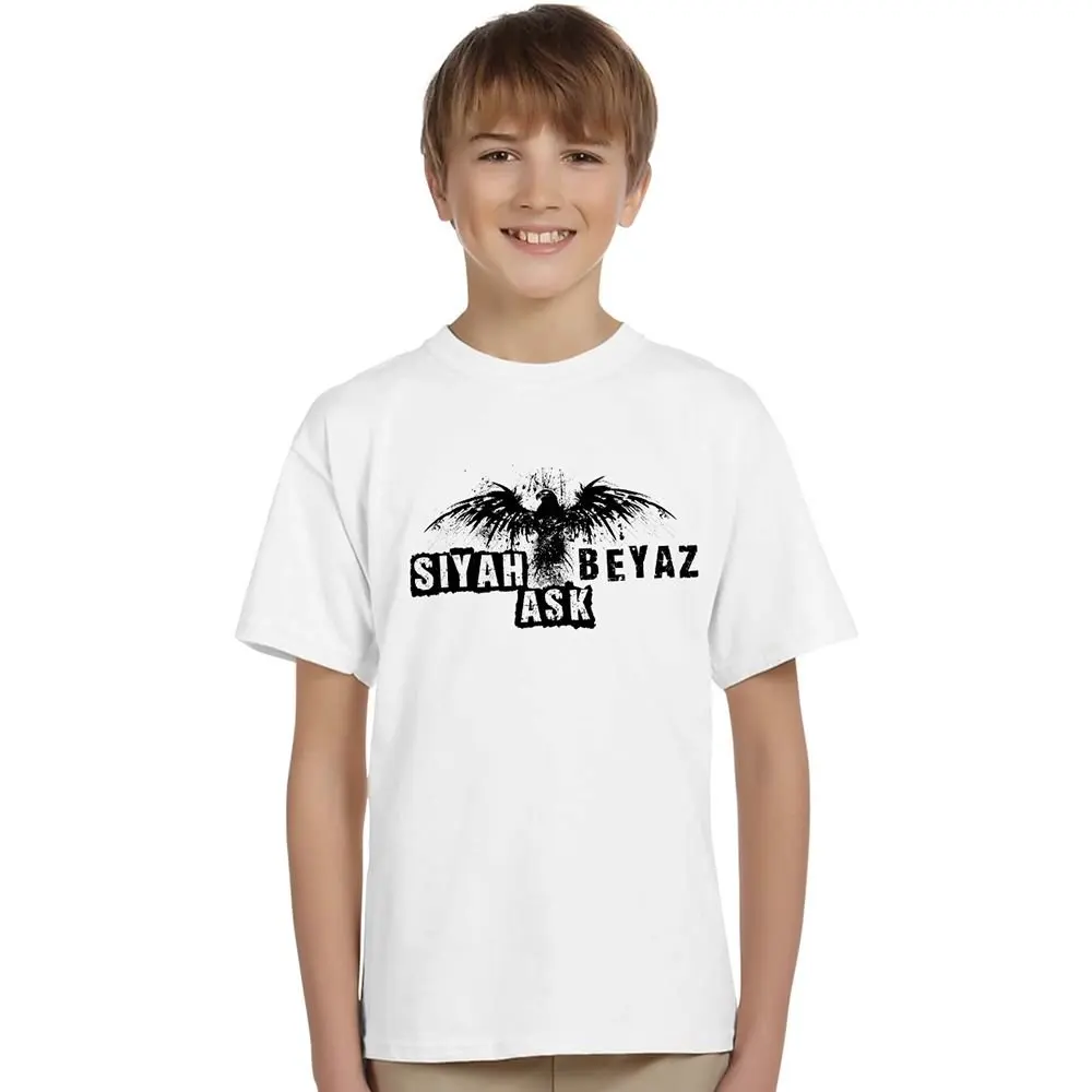 

Персонализированная детская футболка (черно-белая тематика) 008