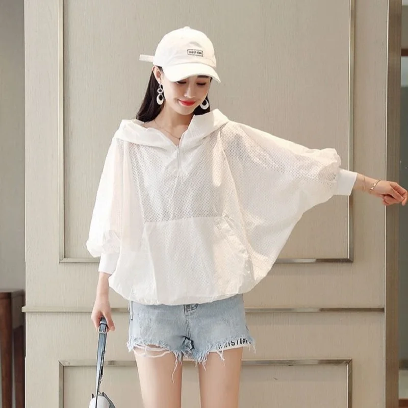 

2021 Summer Leisure Loose Medium Sleeve Sportswear Net Red Hollow Sunscreen Women's Hooded Top Fashion