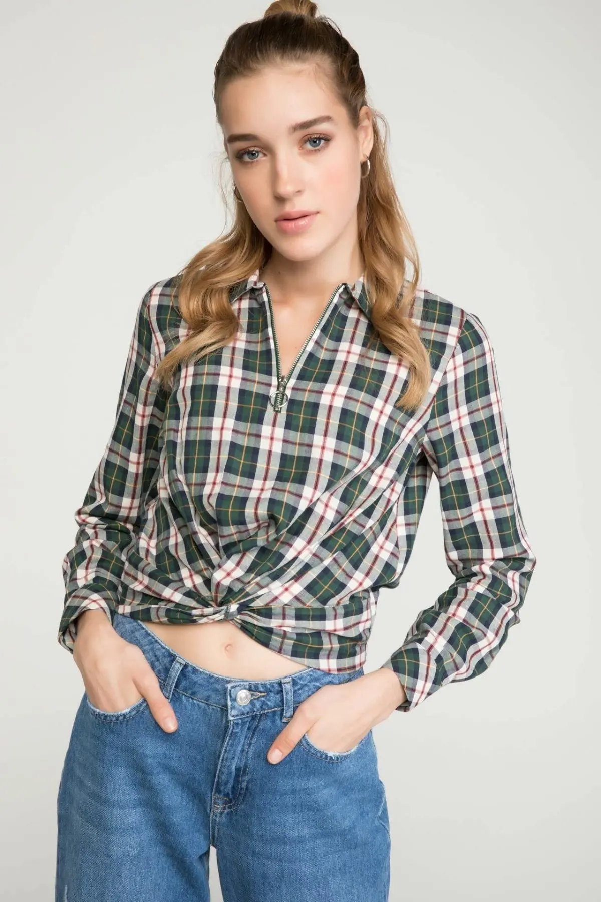 DeFacto Женская стильная зеленая клетчатая рубашка короткая на молнии женская