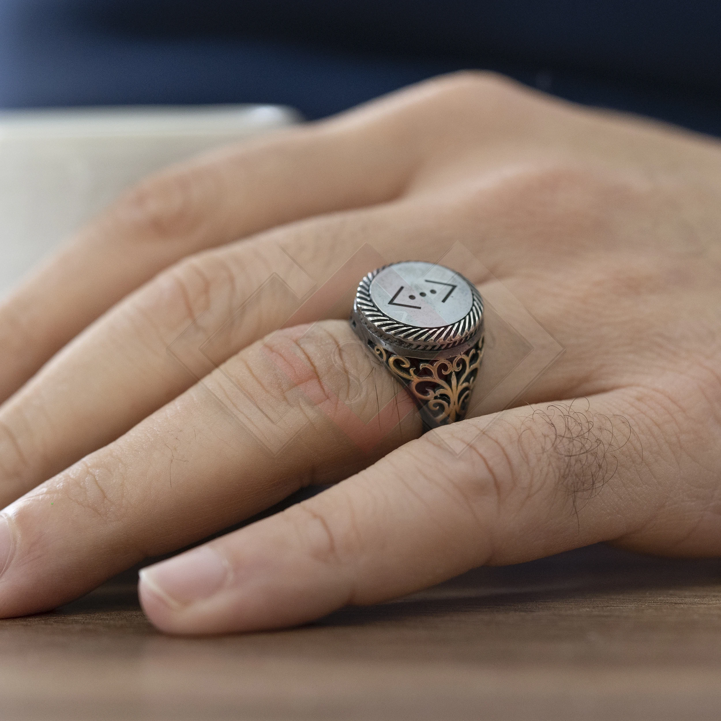 

Серебряное кольцо для мужчин 925 Сделано в Турции с логотипом цзюку. Гарантированное высокое качество .. Турецкие украшения