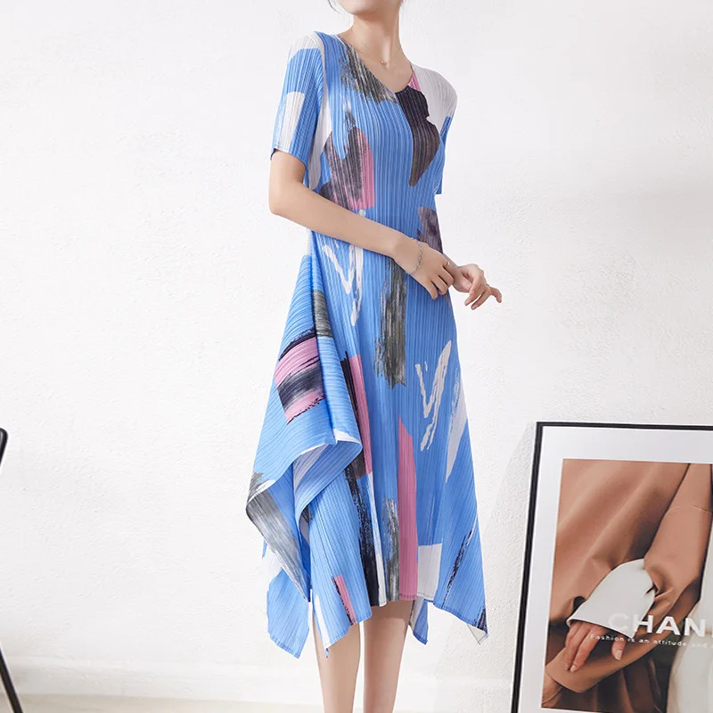 

Платье в синюю и зеленую полоску, с круглым вырезом