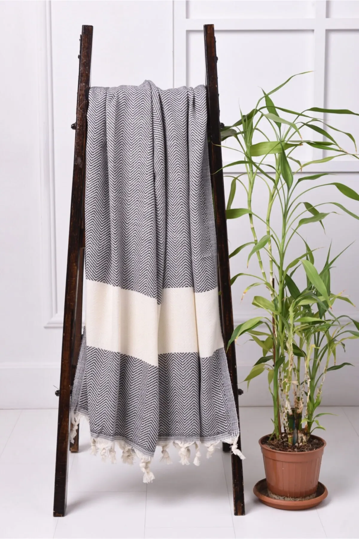 

Bathroom supplies 100% cotton soft embroidered hand towel absorbent cloth kitchen accessories 30 * 40cm multifunct