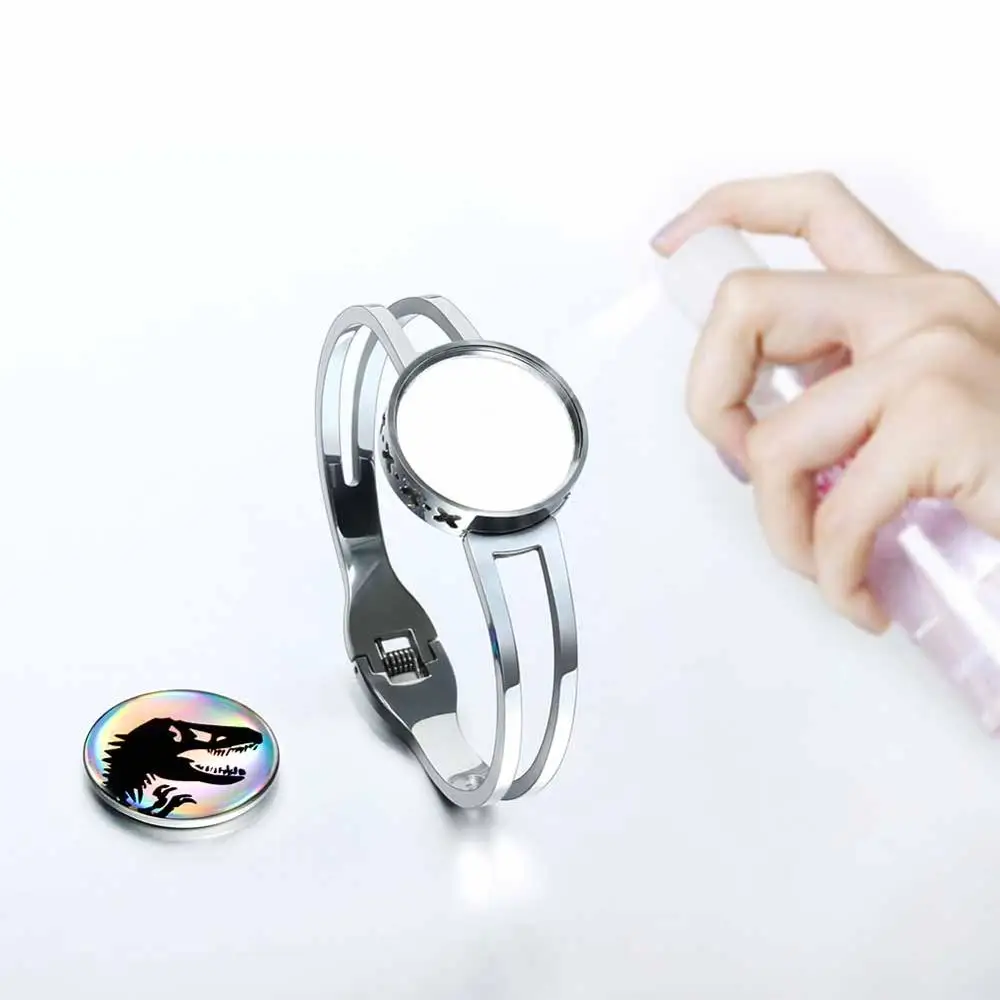 

Trendy Stainless Steel Wolf Alien Design Bangle Bracelet Silver Steel Wristband Jewelry Gift Accessories For Woman&Man