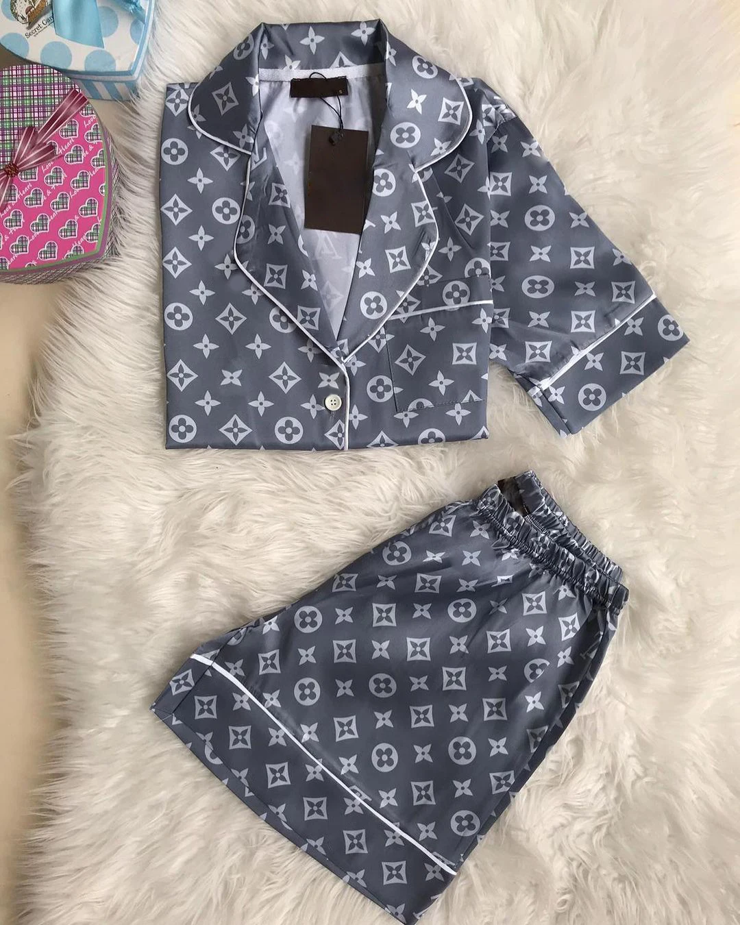

Luxury Gray Design Short Satin Pajamas Set