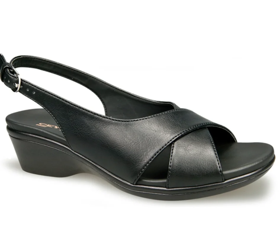 

2021 women slippers single buckle comfortable flat sandals home Street Adult artificial leather summer winter solid flat Women