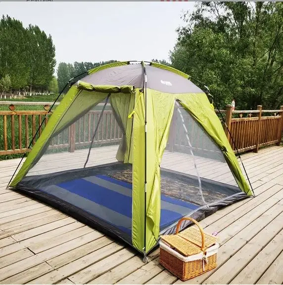 Палатка шатер компактный и прочный. Удобно носить перевозить. |