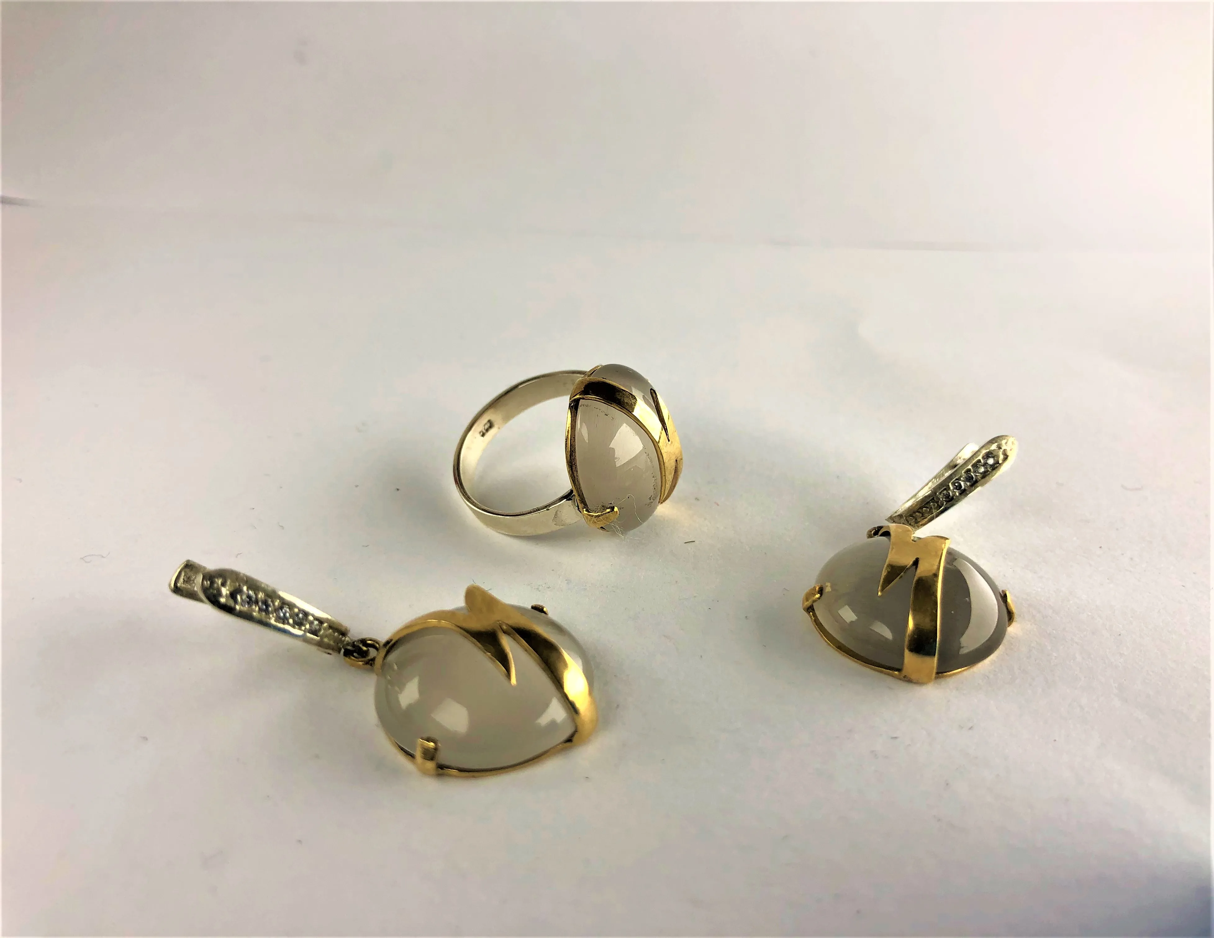 

Lovely design line in front of gray color 1 piece ring +2 pieces earrings 16.7 grams jewelry straling silver 925