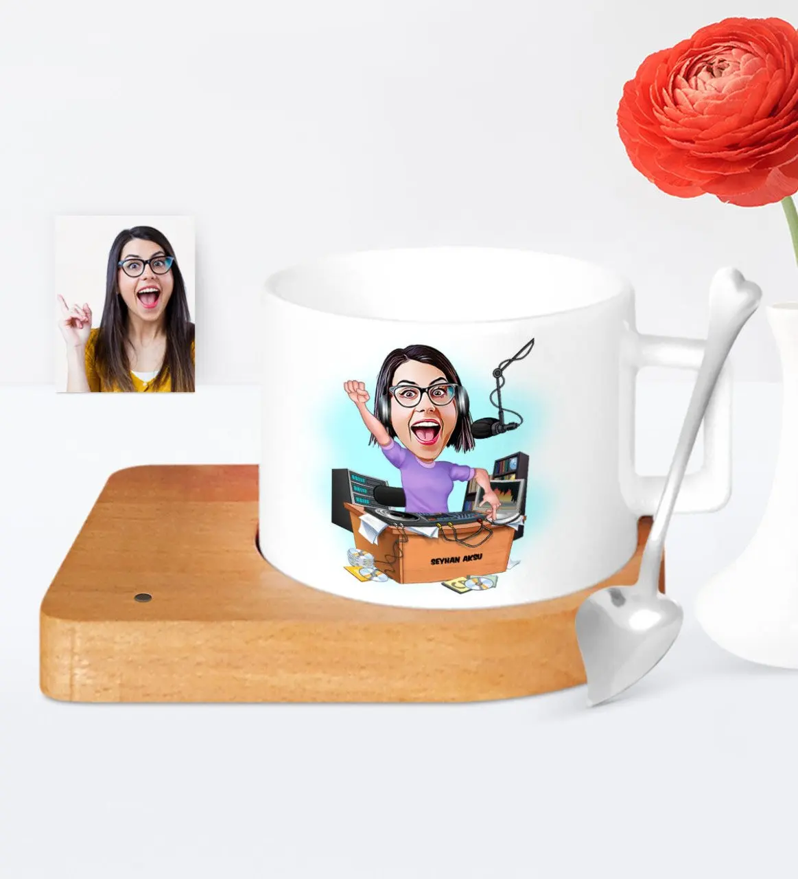 

Personalized Women 'S Radio Broadcaster Cartoon Wooden Altlıklı Ceramic Cup-1