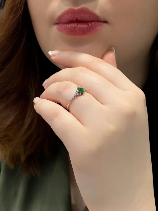 

Minimal Emerald green Zircon Diamond Montür 925 Silver Ring