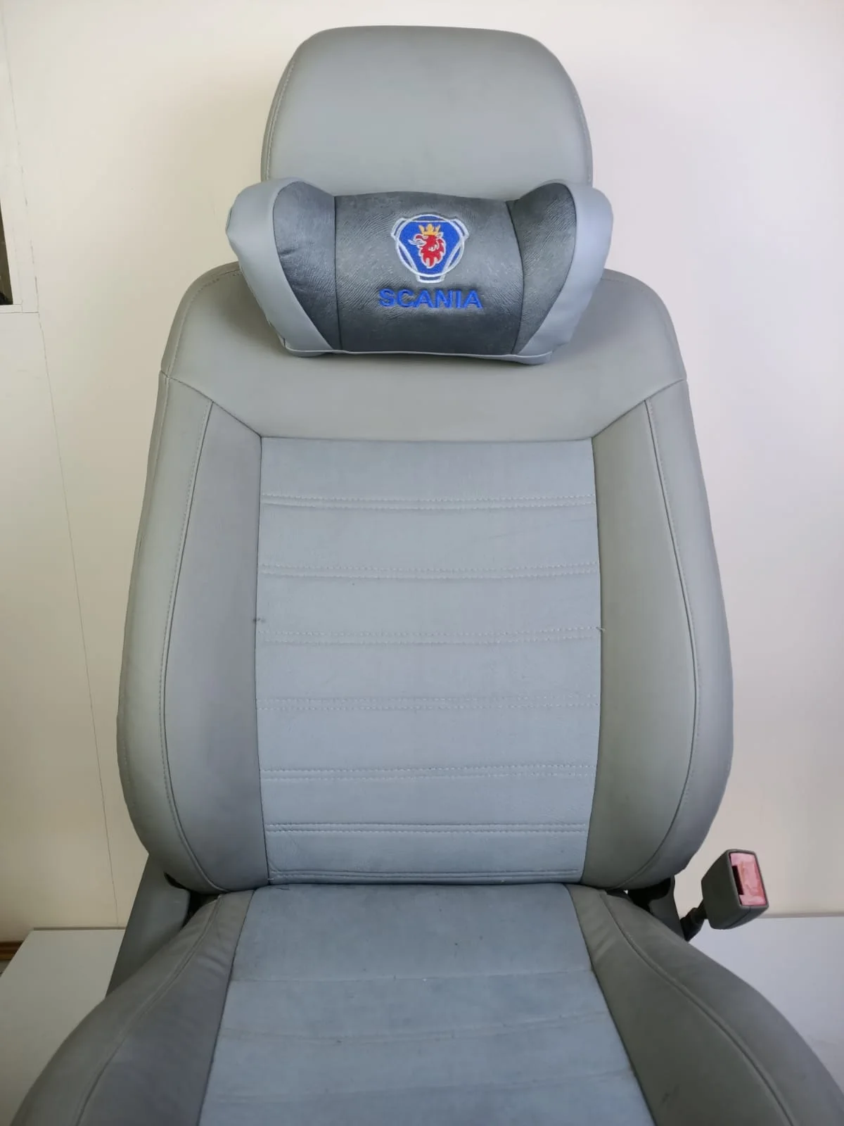 

Car Neck Pillows PU Leather Foal Fabric Head Support Breathable SCANIA Protector Headrest Cushion Easy Install and Clean
