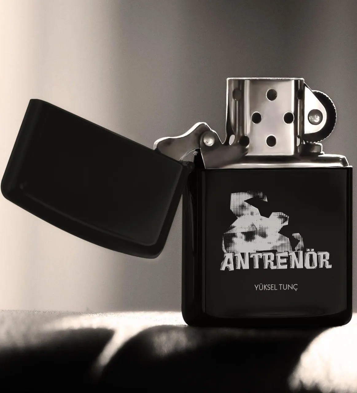 

Personalized Professional Coach Gasoline Black Metal Cigarette Lighter-3