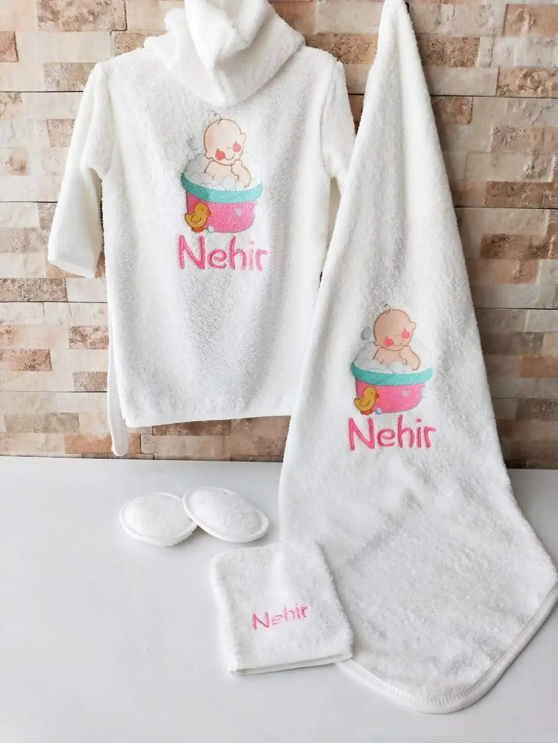 

Jaju Baby Handmade, Pink Baby and Cute Duck Embroidered - Custom Embroidered Bathrobe SET
