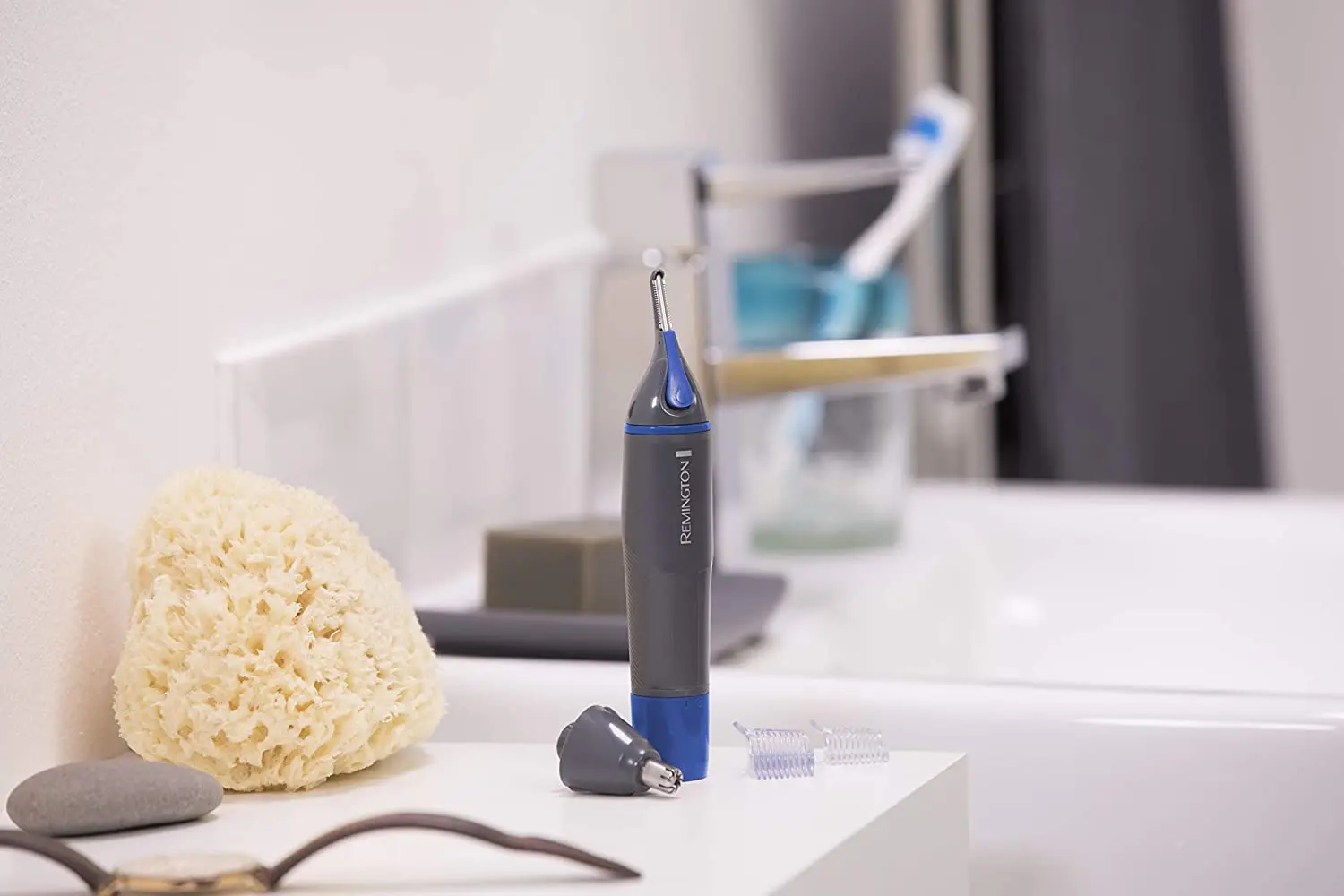 

Remington rechargeable and washable Electric all in one ear nose beard hair eyebrow trimmer for men and women grooming kit