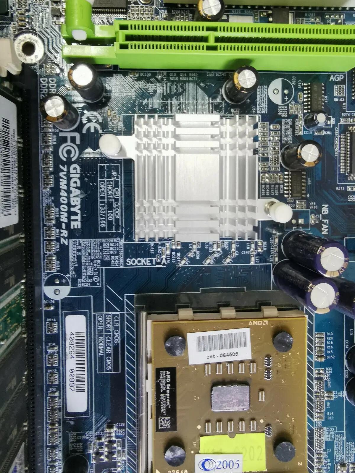 Материнская плата GIGABYTE GA-7VM400M-RZ Socket 462 / A | Компьютеры и офис