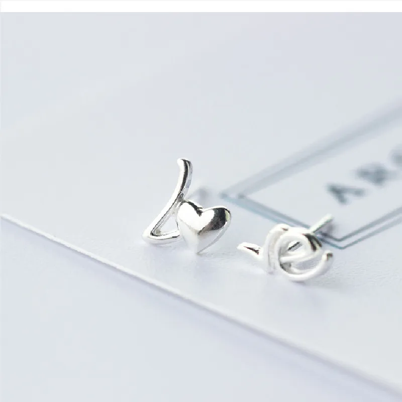 Серьги-гвоздики с надписью LOVE | Украшения и аксессуары