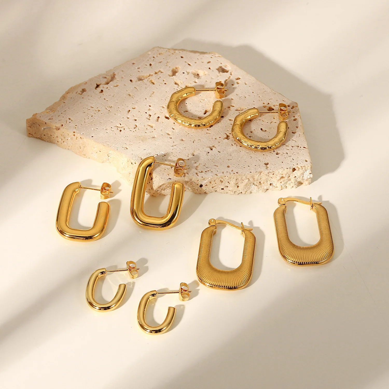 Недорогие золотые серьги-кольца из нержавеющей стали 18k PVD простые