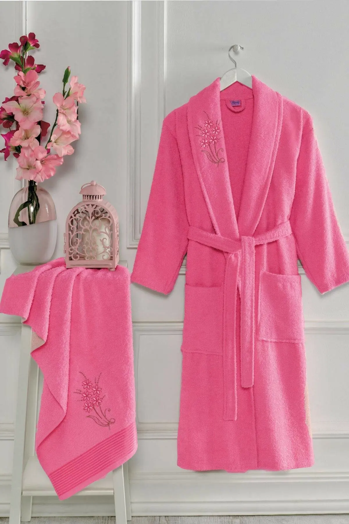 

Комплект из 2 полотенец и халата WONDERFULSOFTTextile из 100% хлопка, бесплатная доставка