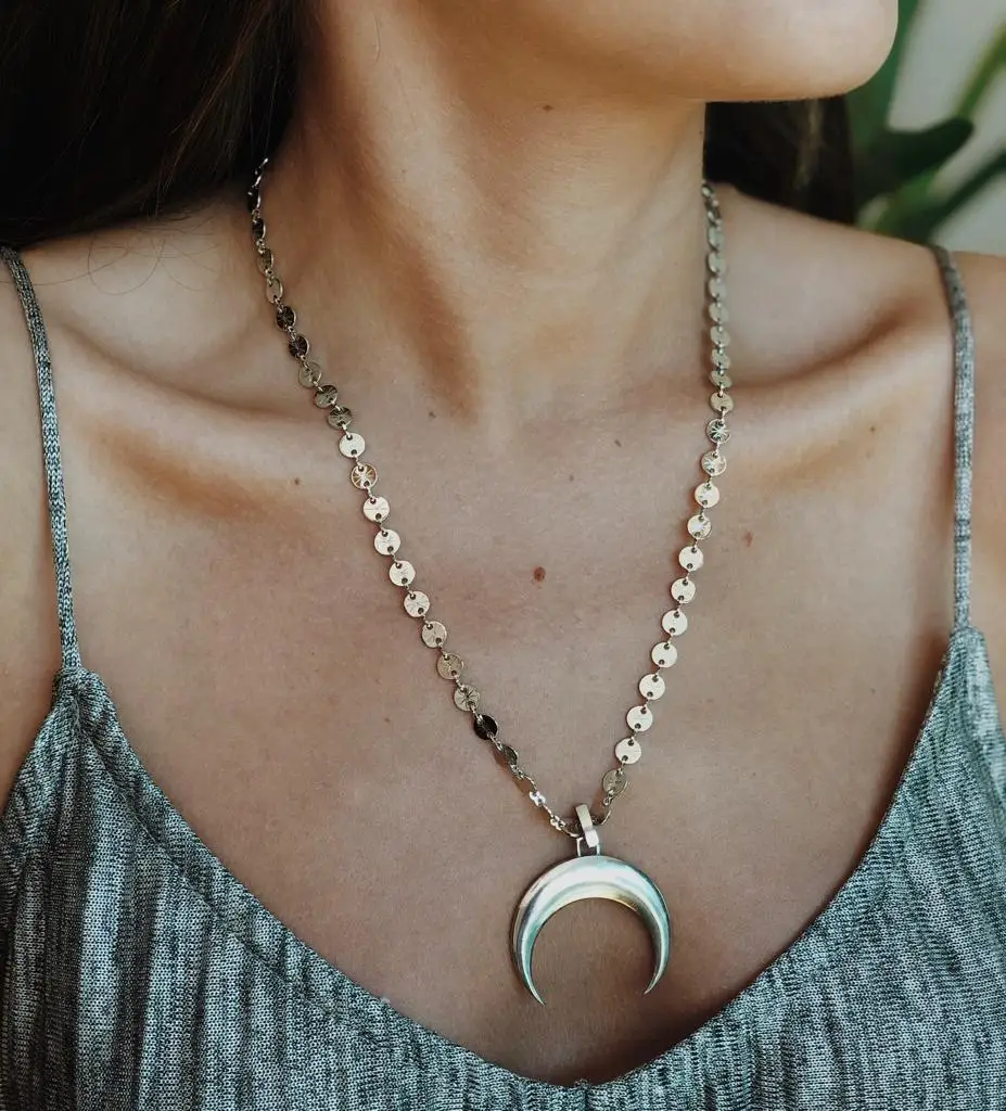 

GULCE DERELI, CRESCENT SYMBOL CHARM NECKLACE, CHARM NECKLACE, GIFT BOX, GOLD/SILVER PLATED