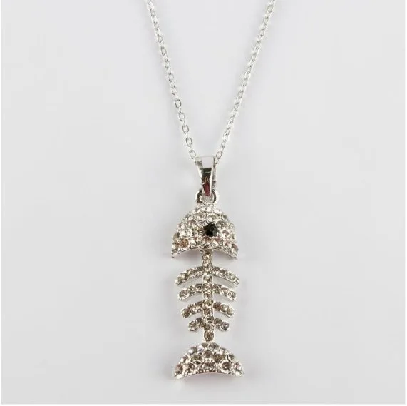 

Vintage Retro Classic Silver Gray Color Zircon Stone Fish Pendant Gift for Women Animal Necklace Ocean Jewelry Hiphop Jewelry Accessory