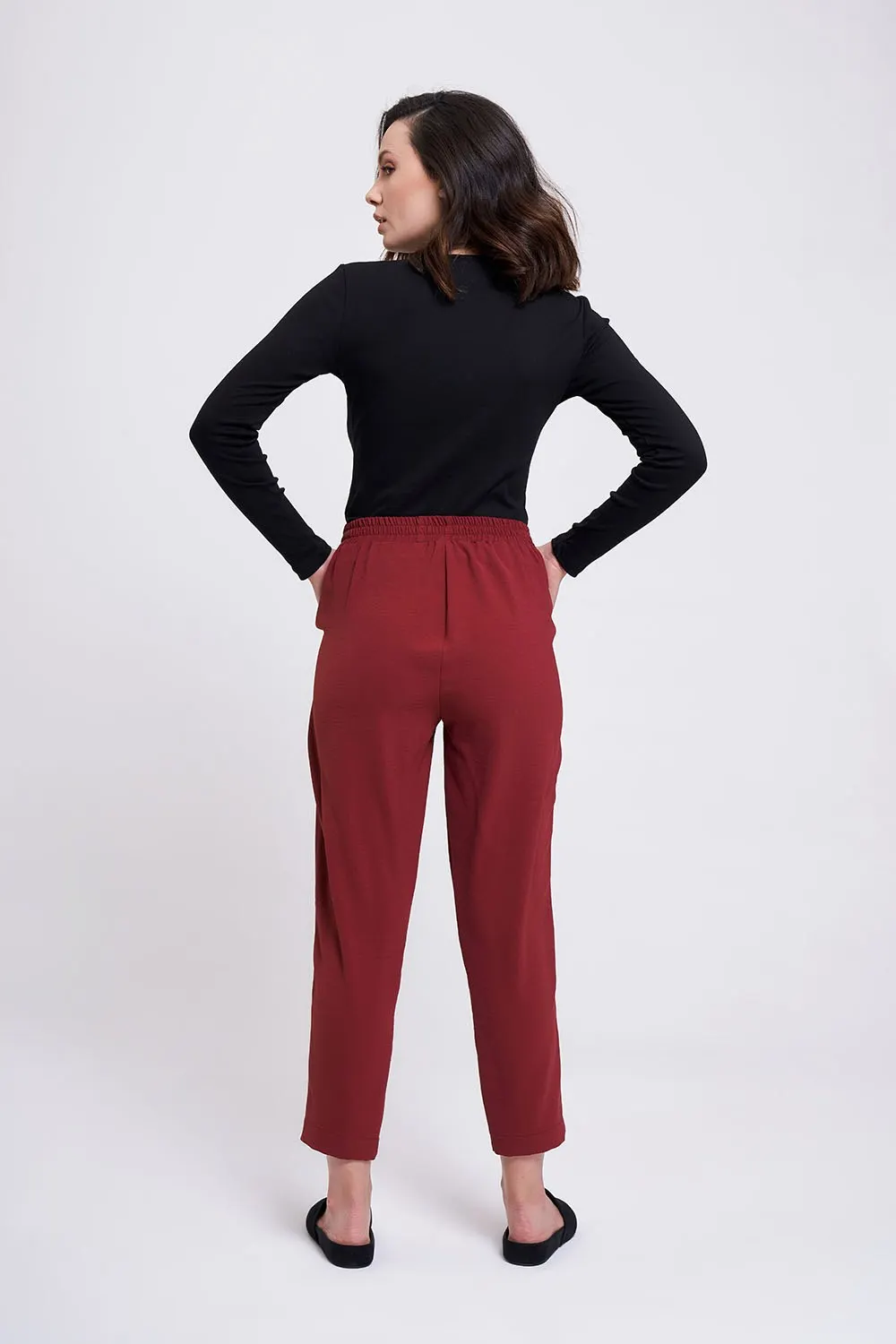 

Elastic Waist Narrow Trousers